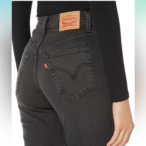 Levi's Women's Ribcage Straight Ankle Jeans - Picture 3 of 10